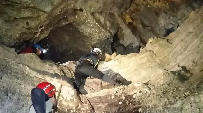 cueva Manueleche en la Isla de Ons